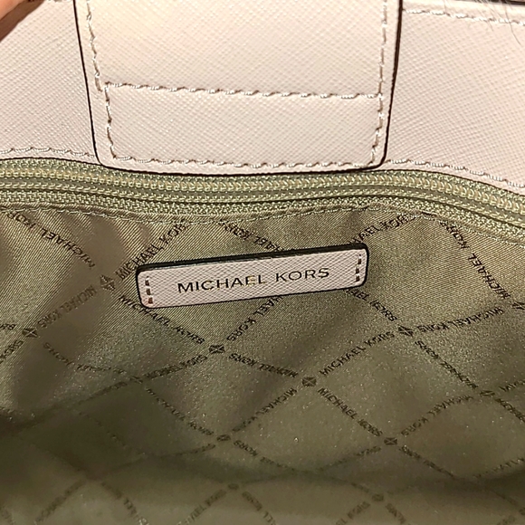 Michael Kors bag and wallet set - Picture 5 of 7